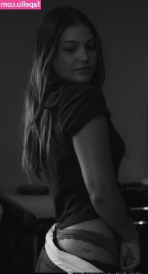 Olivia Holt [ olivia-holt ] - Feeling festive 🎄