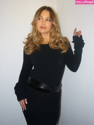 Olivia Holt [ olivia-holt ] - wanna unwrap me?