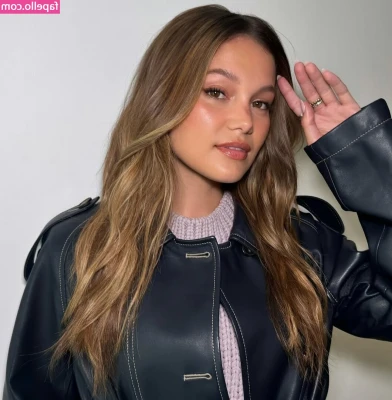 Olivia Holt [ olivia-holt ] - Visto che la maggioranza mi voleva con entrambi i buchini pieni vi ho