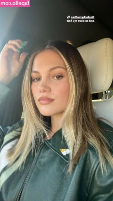 Olivia Holt [ olivia-holt ] - So you like leggings? 💕