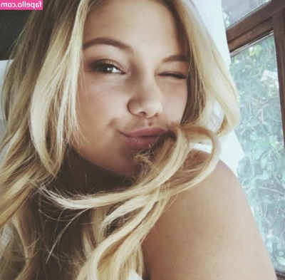 Olivia Holt [ olivia-holt ] - Me castigo en el baño bebé 🤤