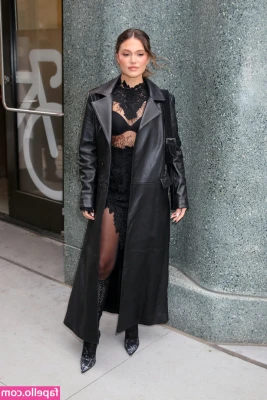 Olivia Holt [ olivia-holt ] - Dicku