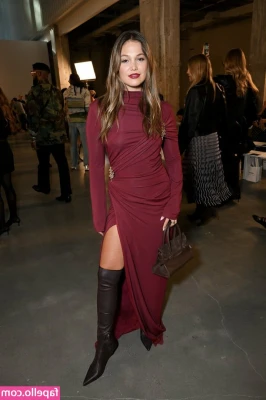 Olivia Holt [ olivia-holt ] - Good morning everyone, ride and shine here is a brand new video from