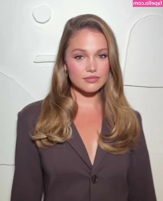 Olivia Holt [ olivia-holt ] - Don’t keep me waiting bone daddy