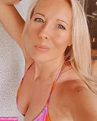 Realangi0 - Bath time 🥰💦👅🍑