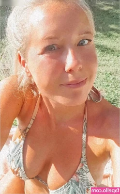 Realangi0 - Pussy Picture from Under