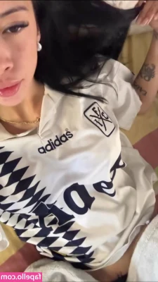 itsurrselah - That s what I keep under my pijamas  in case I wake up and it s fuck