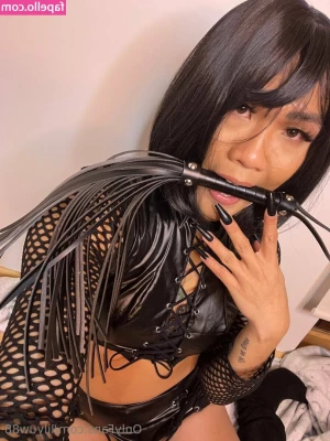 lilyuw88 - HOLY FUCK ITS MY BIRDAY TODAY! I LOOK PRETTY GOOD FOR A 1000 YEAR OLD