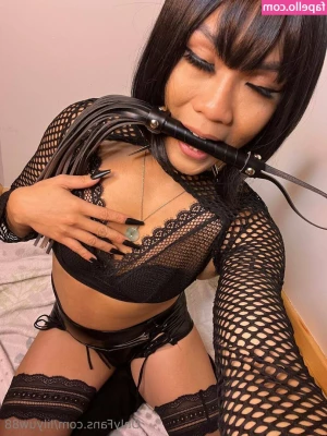 lilyuw88 - Jugando con mi Dildo amarillo   Playing with my yellow dildo 