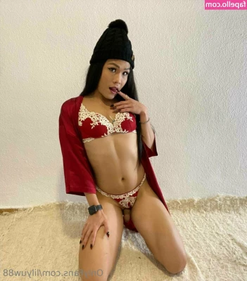 lilyuw88 - There's a mirror next to my bed. Is that hot? 😏