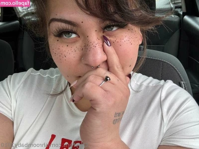 ShroomBaby - hi look at my tits