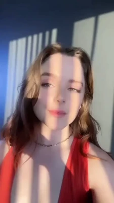 Madison Davenport [ madison-davenport ] - Work outfit