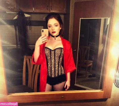 Madison Davenport [ madison-davenport ] - Ass play message me what you want next cumshot vid coming soon