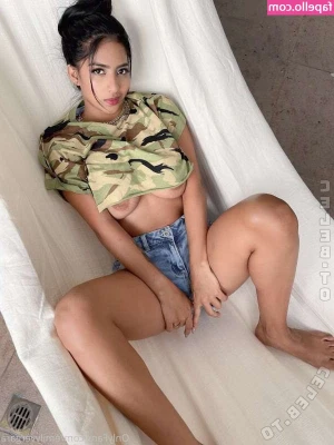 Bella Torres [ bella-torres ] - I know it looks like I might have a dong under these panties  I