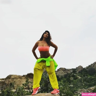 Indira Weis [ indira-weis ] - What you waiting for  Come unwrap me
