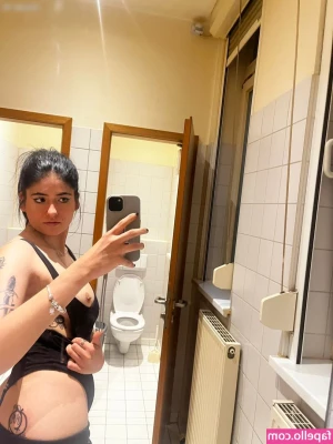 Niamausilol - I m horny  wet and waiting for your cock