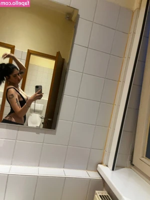 Niamausilol - How's the view from behind?🥵🥵