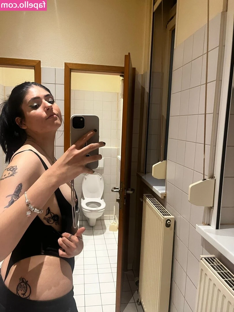Niamausilol - A lady had to pay her rent  Help me out guys  I will send you