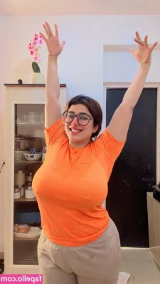 Apoorva Bhalla [ apoorva-bhalla ] - Twerking at the gym looking for some jocks to wreck my bubble butt