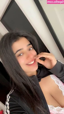 Apoorva Bhalla [ apoorva-bhalla ] - Strap on VS fuckmachine with @lolaraexxx 😈 This was a fun one to