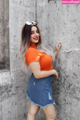 Apoorva Bhalla [ apoorva-bhalla ] - Swipe for ass 😛 which view do you prefer?