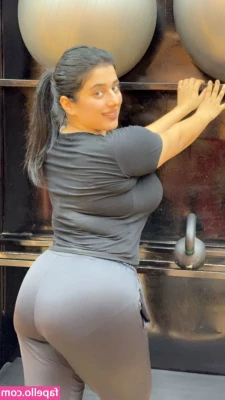Apoorva Bhalla [ apoorva-bhalla ] - Mommy needs her dick sucked!!! 🍆🍆🍆