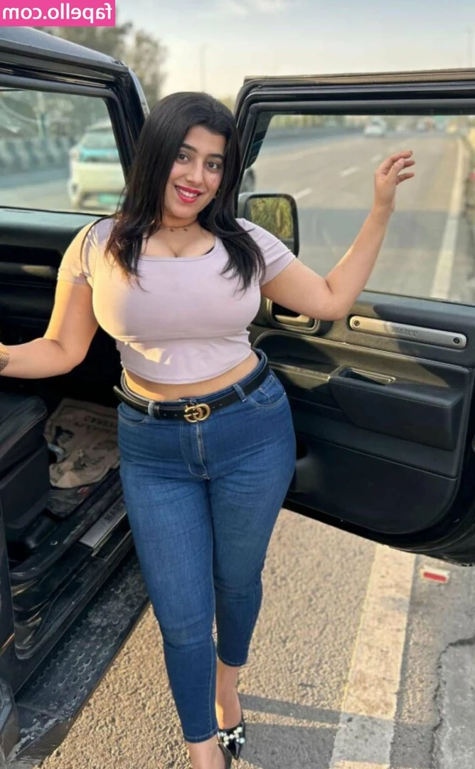 Apoorva Bhalla [ apoorva-bhalla ] - F*ck yeah!!! 😜 65% off my Sexy VIP membership today only! Hurry up