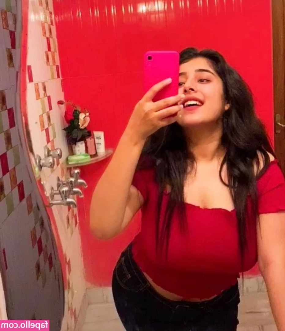 Apoorva Bhalla [ apoorva-bhalla ] - Clearly enjoying working a day shift at babe station other day   but