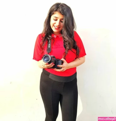 Apoorva Bhalla [ apoorva-bhalla ] - Do you want me to go live on Onlyfans tonight?!  Send a tip!