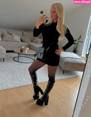 Tiii_ffy [ tiii-ffy ] - I can be your bad girl. Just check dms