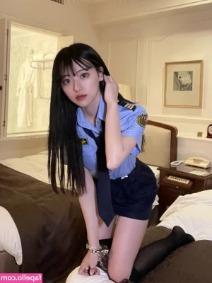 _xxkhyn [ xxkhyn ] - 💋💋💋5 pics