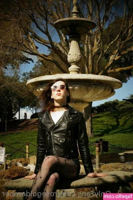 RoseGold Ember [ rosegold-ember ] - Hazel wanted to fuck me with a Dildo. So i let her. What hole should