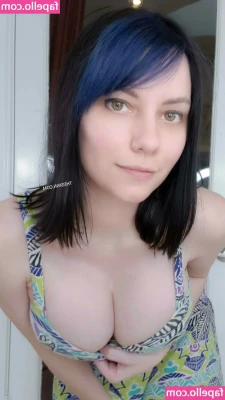 Sinnocent [ sinnocent-1 ] - Trying to sniff   some dick