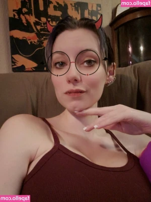 Sinnocent [ sinnocent-1 ] - Work selfie part 1