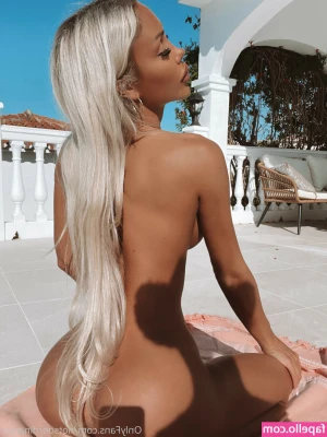 Caroline Nitter [ caroline-nitter ] - Suck on that
