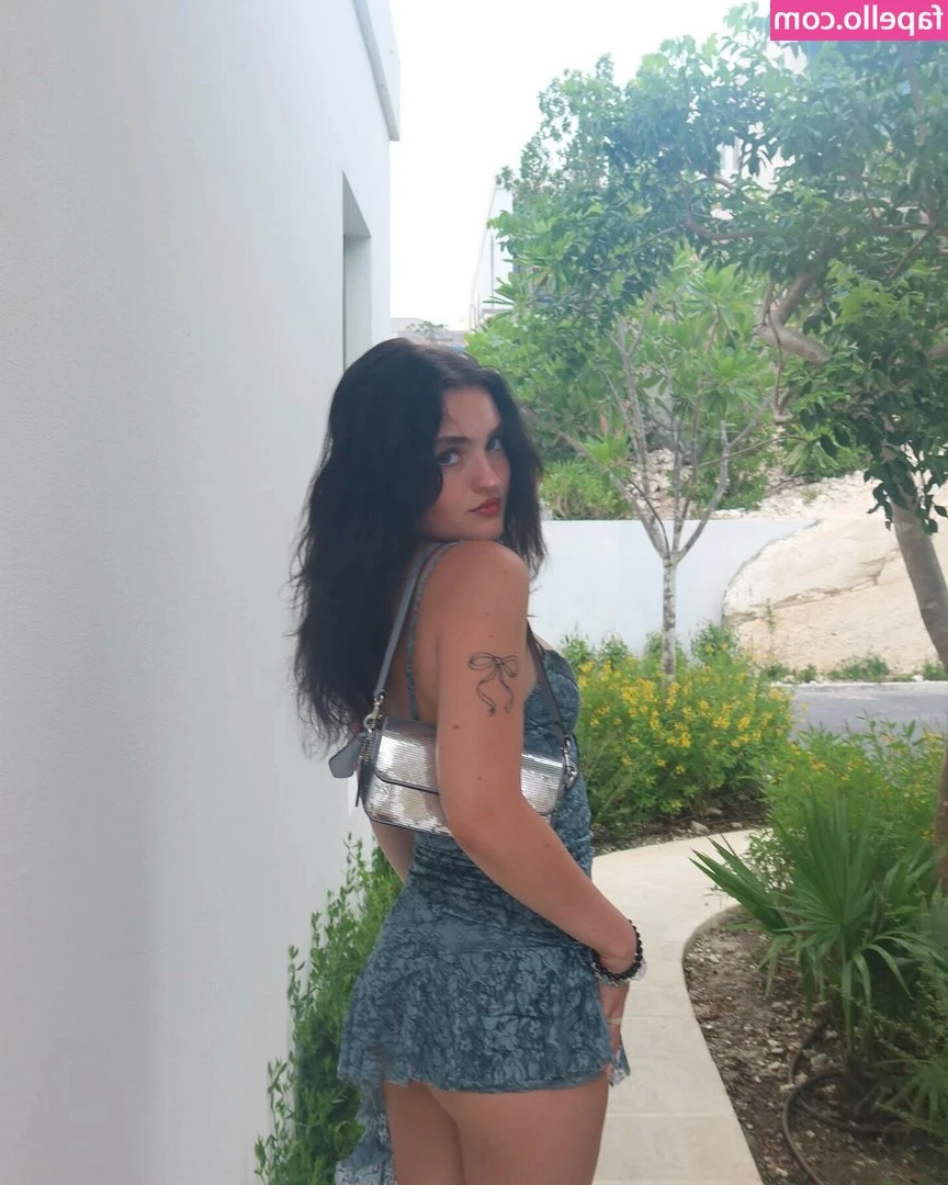 Darla Burkett [ darla-burkett ] - Look me in my eyes and tell me how bad you want me 😏