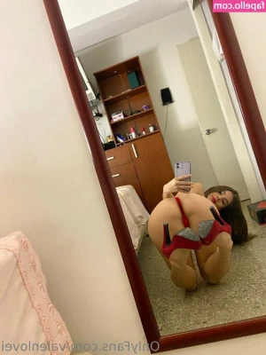 valenlovei - Quien me hace una mamatida profunda