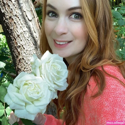 Felicia Day [ felicia-day ] - Show me yours and I ll show you mine