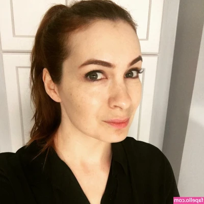 Felicia Day [ felicia-day ] - Training my ass to take cock, have sized up from the plug I started