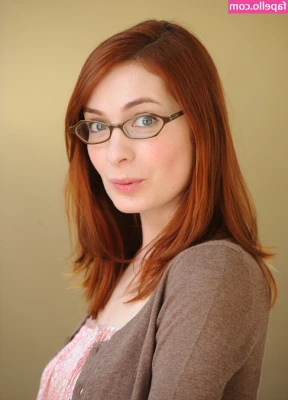 Felicia Day [ felicia-day ] - I want my pussy ate and my toes sucked