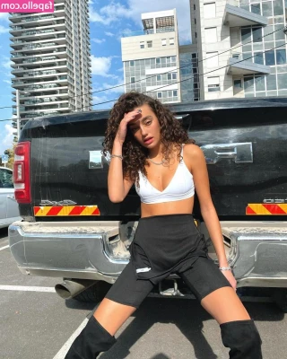 Liraz Nomdar [ liraz-nomdar ] - I need someone who will worship my booty?! Do you eat ass? 👀😈