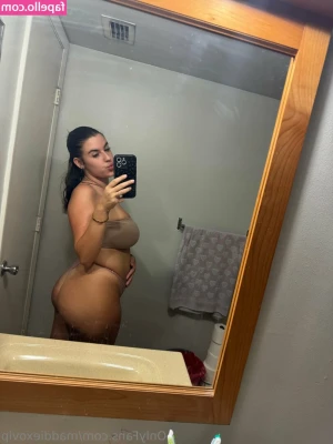 maddiexovip - Who loves my short hair look with my pretty feet?