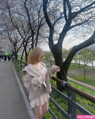Son Ye Eun [ son-ye-eun ] - Would you wanna bathe me for a bit? 😁