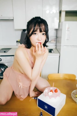 Son Ye Eun [ son-ye-eun ] - Oh no  My dress fell off