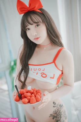 Son Ye Eun [ son-ye-eun ] - This app has helped to let me indulge in Botox and fillers freely 