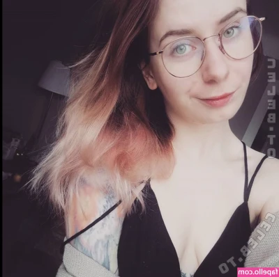 FraeuleinChaos - Do you like watching me stick my toy in my pussy  Get the full video