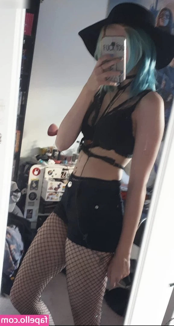 Kira Chanside [ kira-chanside ] - Every new subscriber will get a pic with my face on   btw lets chat
