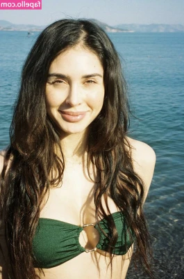 Adina Selin [ adina-selin ] - Would you like to be my neighbour on the beach