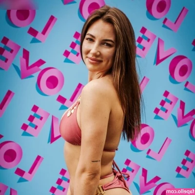 Vanessa Leani [ vanessa-leani ] - spend the day in bed with me
