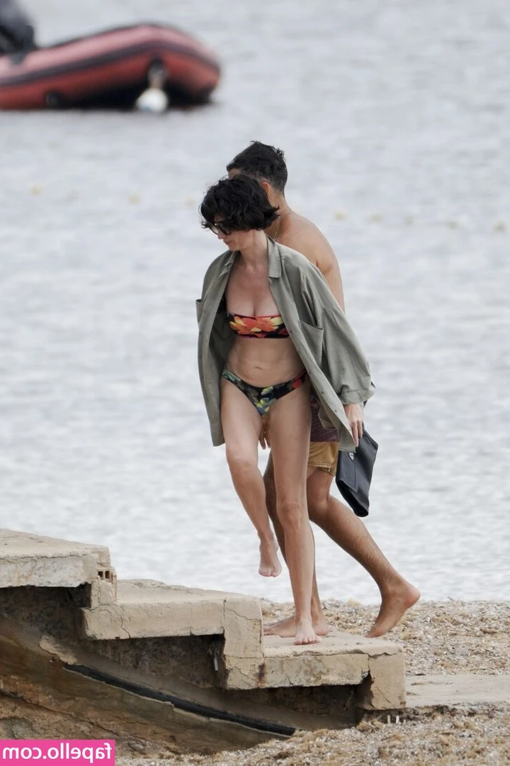 Paz Vega [ paz-vega ] - Le ventre qui commence à se redessiner